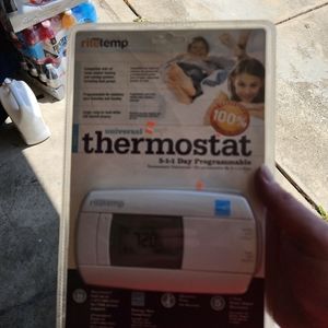 New RiteTemp 6022 Universal Programmable Thermostat Mounting Screws 5-1-1 Sealed